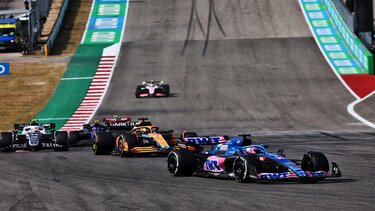 F1-nieuwe Alpine - Fernando vecht zich naar een mooie zevende plaats tijdens een Grand Prix van de Verenigde Staten vol incidenten