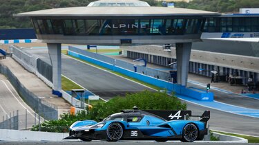 NEW TESTS AND A NEW LIVERY FOR THE ALPINE A424