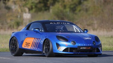 Alpine A110 - Left front side - Cup