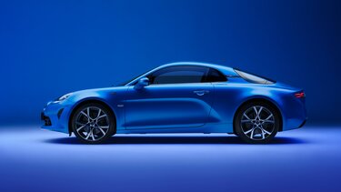 Alpine A110 błękitny – charakterystyczny układ świateł – reflektory – przód