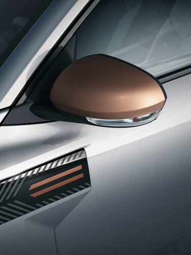 Exterior and interior trim elements in Copper Brown - Dacia Bigster Extreme