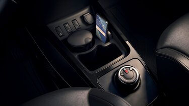 Nouvelle Dacia Spring – compartiments dans la console centrale et porte-gobelet 