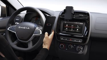 Indukční nabíječka pro chytré telefony nového vozu Dacia Spring