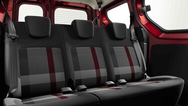 Limitovaná série vozu Dacia Dokker Stepway Techroad červená Fusion - čelní boční pohled na vůz