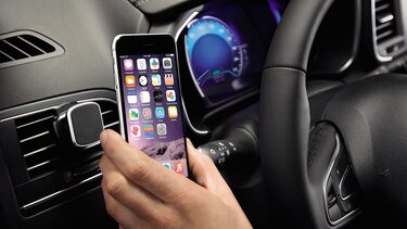 Dacia Duster Magnetische Smartphone-Halterung, Ansicht mit iPhone