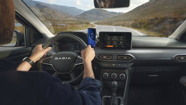 Dacia Jogger - samochód rodzinny - wnętrze, deska rozdzielcza