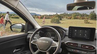 Dacia Sandero und Spring Lifestyle Außenaufnahme