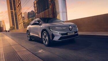 Renault Megane E -Tech 100% elétrico - alerta de tráfego cruzado traseiro