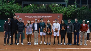 renault-tenis4
