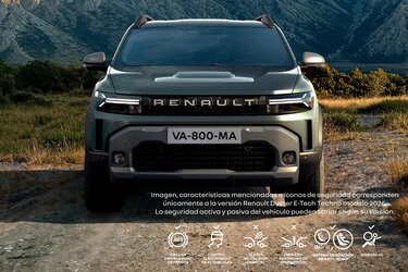 Renault Duster - parrilla frontal moderna con nombre Renault