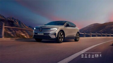 Renault Megane E-Tech 100 % electric: diseño exterior del vehículo en la vía