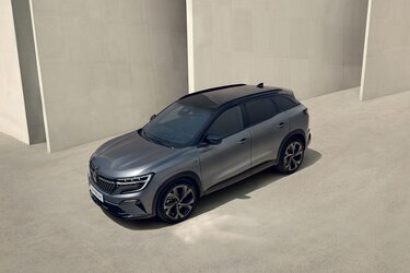 lesklá černá střecha – Renault Austral E-Tech full hybrid