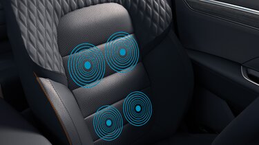 Mann im Renault Koleos fährt mit Komfort auf neuem Niveau