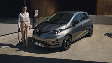 Der Renault Zoe E-Tech 100% elektrisch an der Ladestation