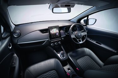 Renault ZOE steering wheel and driver's screen 