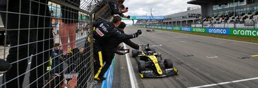 Renault celebrates F1 podium return