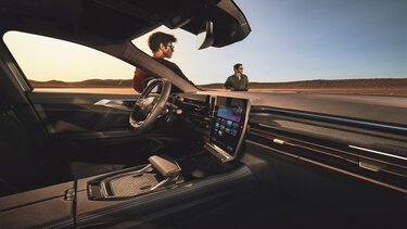 immagine Renault Austral all’esterno per noleggio a lungo termine