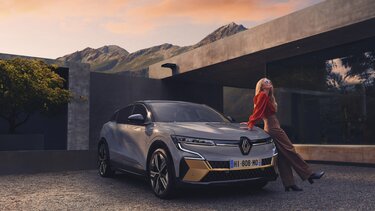 Lifestyle-Abbildung des Renault Megane E-Tech 