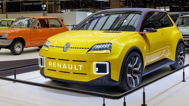 Retromobile 2022 Renault 5 yellow front