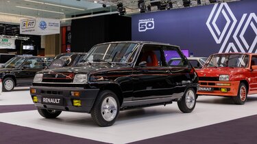 Retromobile 2022 Renault 5 black front