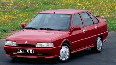 RENAULT 21 TURBO red