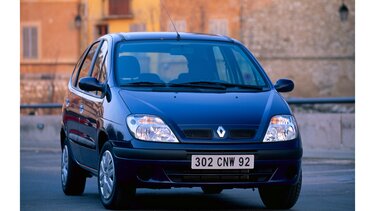 RENAULT SCENIC black front end