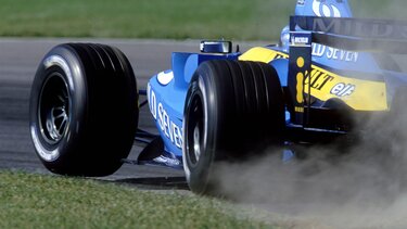 RENAULT F1 R24 tyres