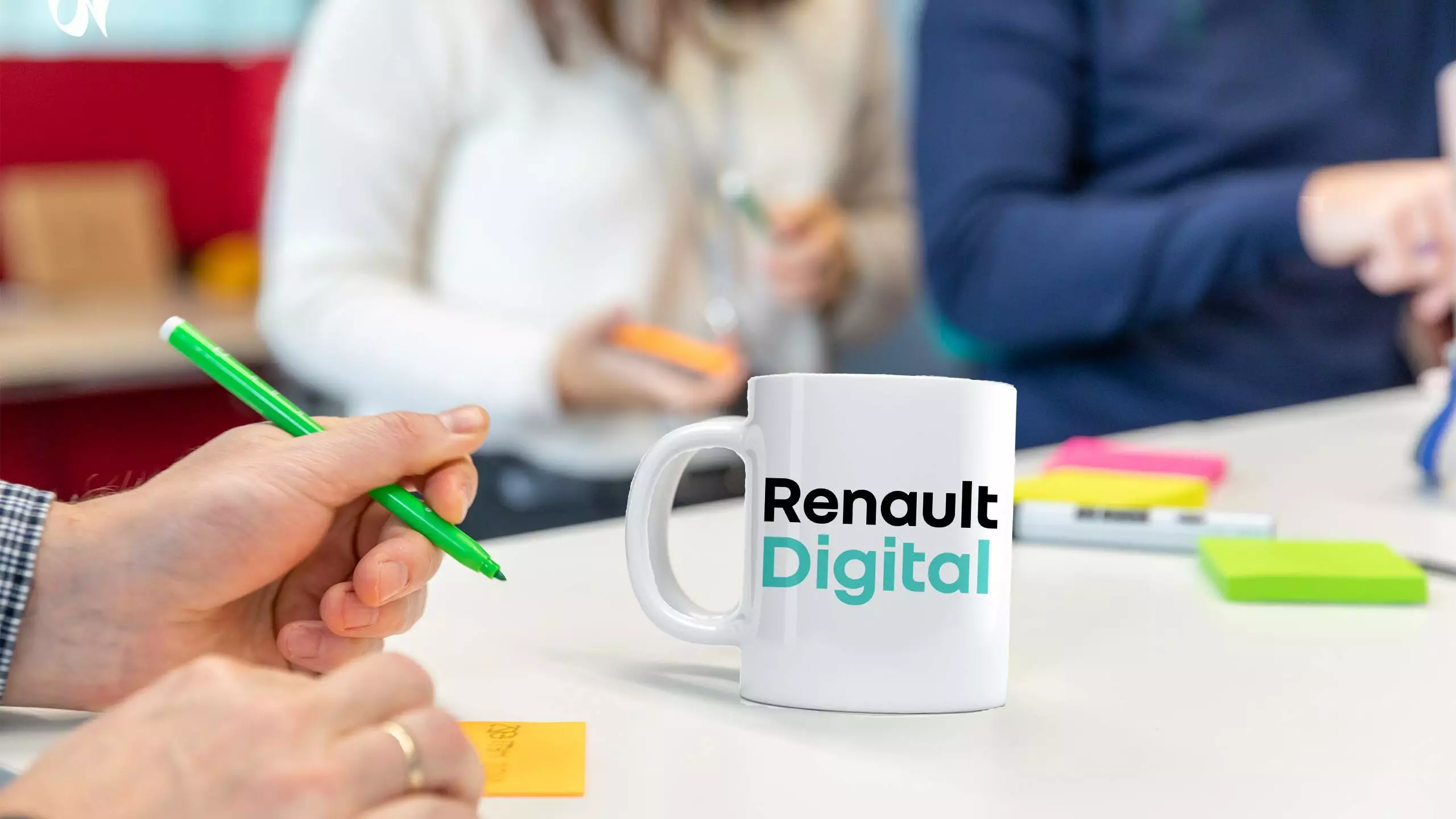 Une tasse Renault Digital