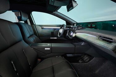 stylish interior - green &amp; tech - Renault