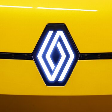Logo éclairé – prototype électrique Renault 5 E-Tech