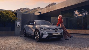 E-Tech %100 elektrikli - şarj - Renault