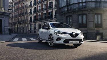 Renault CLIO E-TECH Hybrid in de stad