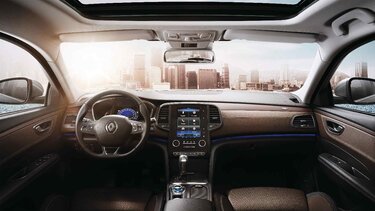 Služby Renault EASY CONNECT v interiéru vozu 