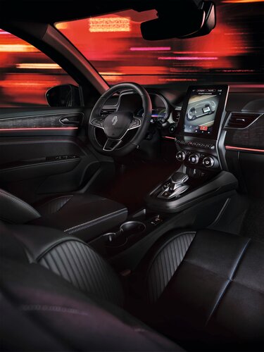 Renault Arkana E-Tech full hybrid - sensación premium e interior luminoso