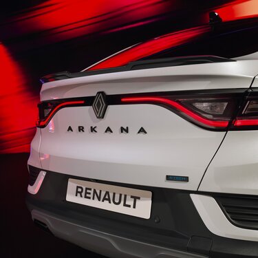 Renault Arkana E-Tech full hybrid - Alpine side panels and wheel rims