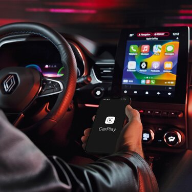 Renault Arkana E-Tech full hybrid - schermo multimediale e servizi connessi