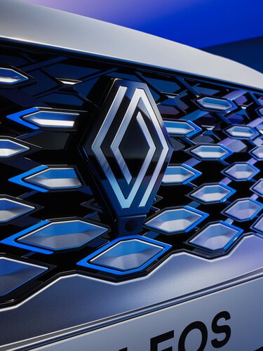 Renault Koleos full hybrid E-Tech - parrilla