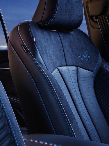 Renault Koleos full hybrid E-Tech - alcantara uphostelry