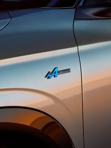 версия Alpine spirit – Renault Austral E-Tech full hybrid