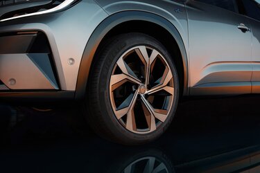 daytona alloy wheel rims - Renault Austral E-Tech full hybrid
