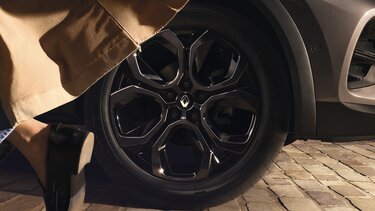 Renault Captur Rive Gauche limited edition glossy black aluminium wheel rim
