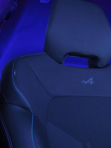 Renault Clio E-Tech full hybrid - upholstery and steering wheel