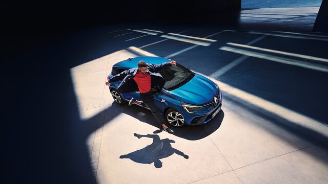CLIO R.S. Line exterior blue front end