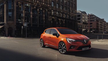 Renault CLIO Kleinwagen orange aussen