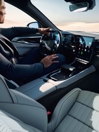 estilo elegante e dinâmico - Renault Espace E-Tech full hybrid