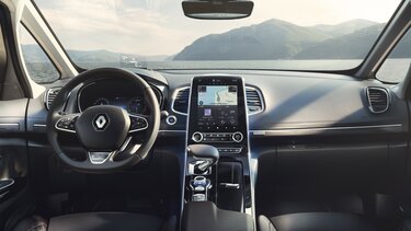 Usługi Renault CONNECT wewnątrz samochodu 