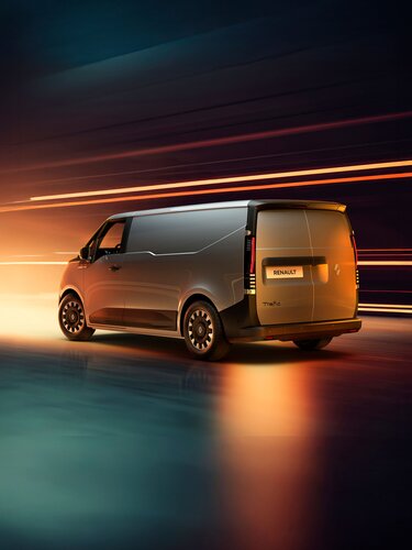 Renault Trafic E-Tech electric - 3D sculpted rear light signature