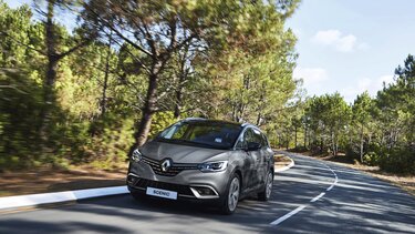 Novo Renault GRAND SCENIC na estrada