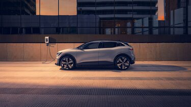Renault Megane E-Tech 100% electric - connected services