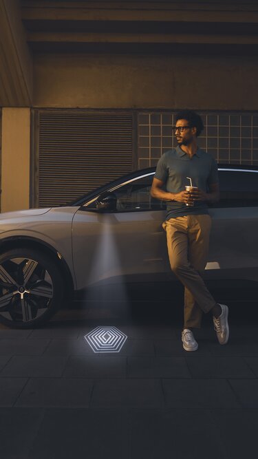 Новото Renault Megane E-Tech 100% електрическо – плафон с осветление около вратата